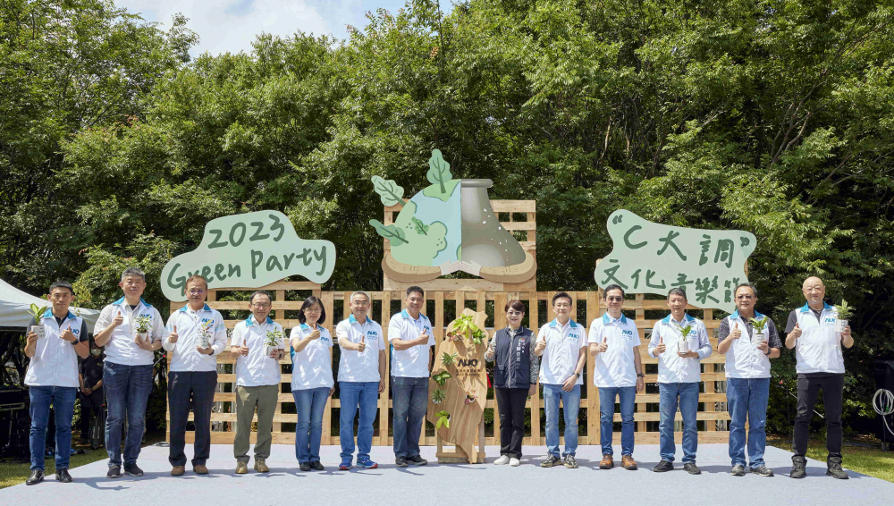 友達光電攜手供應商夥伴及台中市政府，共同倡議及推廣加樹減塑、節能減碳的淨零綠生活
