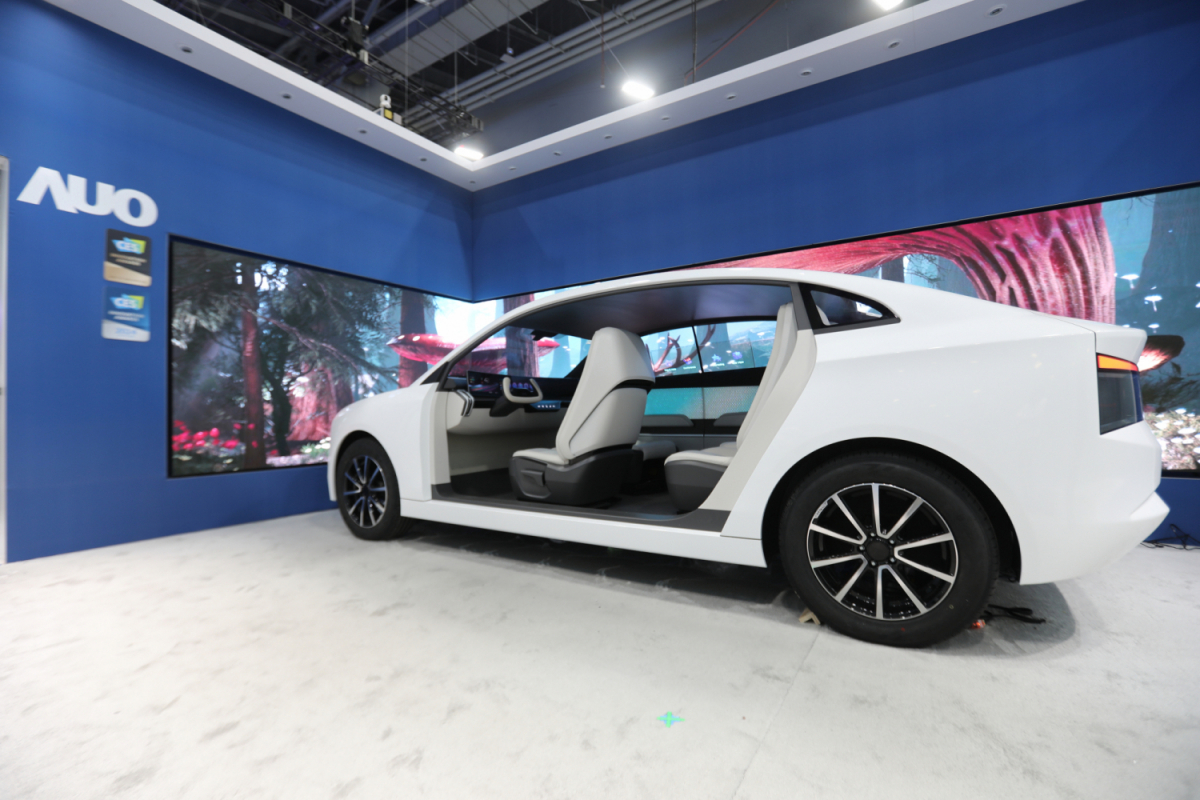 世界杯官网线上平台发表全新Smart Cockpit 2024，大秀显示应用成果、及释放Micro LED终极显示技术量能的全新智慧座舱，以营造突破性、沉浸式的视觉体验，重新定义智慧座舱，满足驾乘人员的全方位感受。