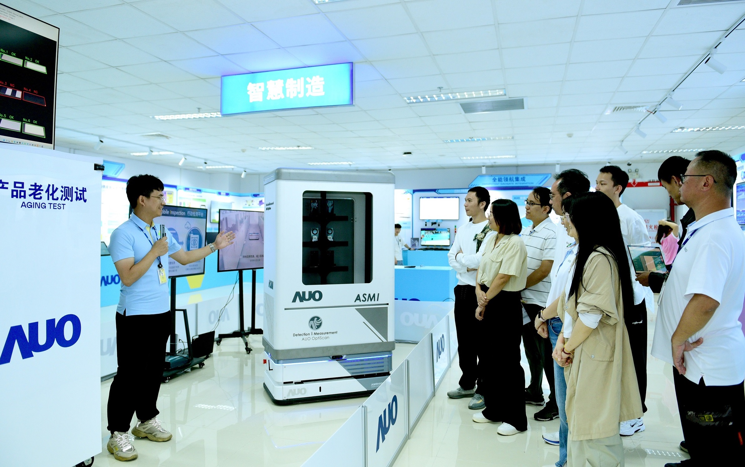 世界杯官网线上平台厦门将5G+ABC技术串联生产管理全流程，打通研发、采购、生管、制程、设备、质量等产品全生命周期制造流程，完成数字化设计、智慧供应链、智能座舱、全流程设备管理、数据驱动优化、智慧在线检测、智慧品管等自适应生产模式升级