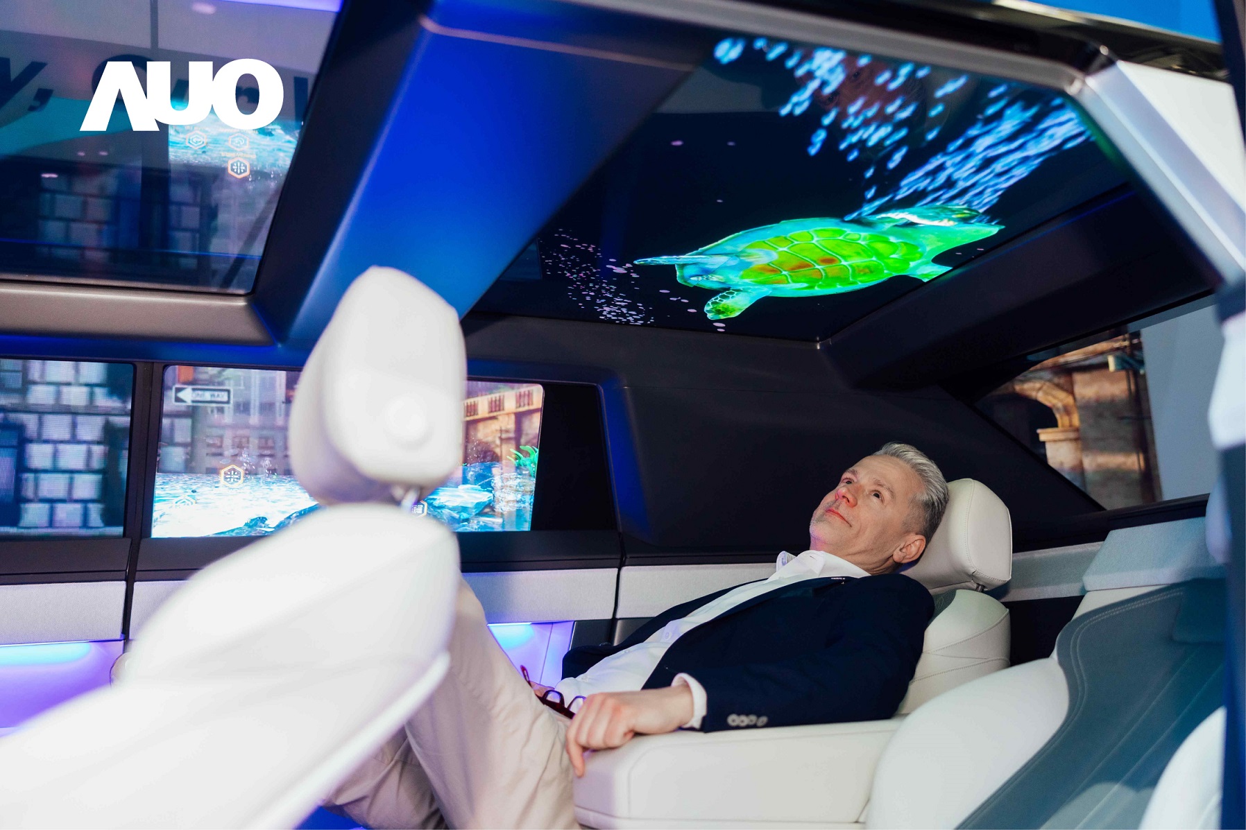 世界杯官网线上平台Smart Cockpit 2025集Micro LED透明、大型化、可挠优势之大成，携手BHTC打造未来视界的车用Display HMI解决方案